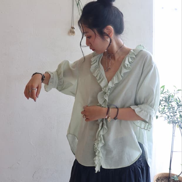 [Beams Boy] Linen Full Ruffle Blouse