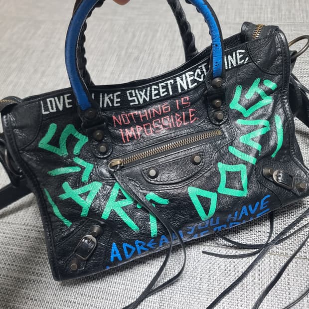 발렌시아가 그래피티 모터백 스몰 블랙 크로스백 토트백