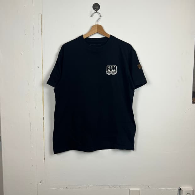 Which Way? FUN 블랙 반팔 티셔츠 L