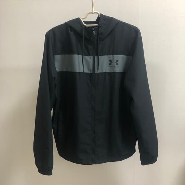 UA 윈드브레이커 바람막이