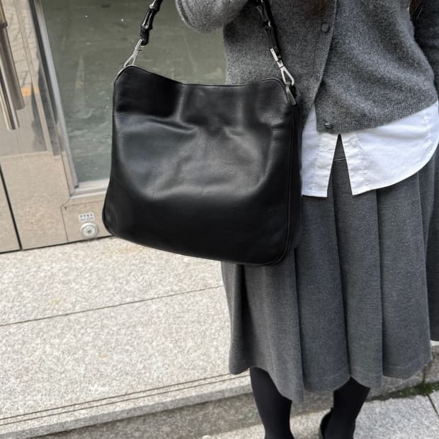 구찌 뱀부 핸들 레더 숄더백