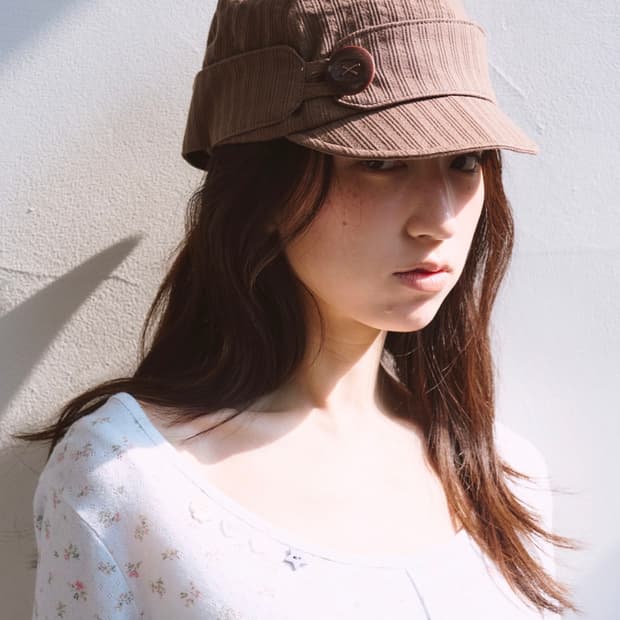 오피쉬 버튼 스트랩 캡 브라운