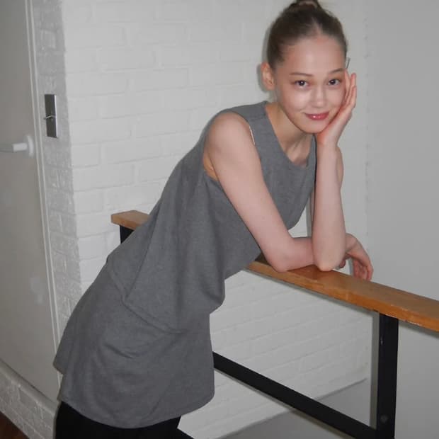 페스토 레이어드 미디 드레스 원피스 (다크문)