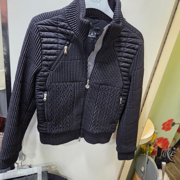 아르마니 블랙 크롭 패딩 봄버