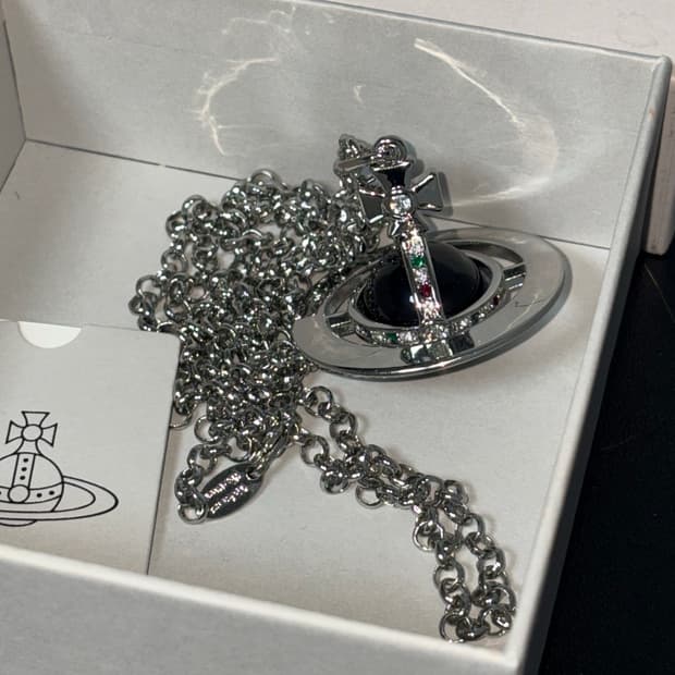 비비안웨스트우드 빅orb 팬던트 목걸이 블랙색상 풀박