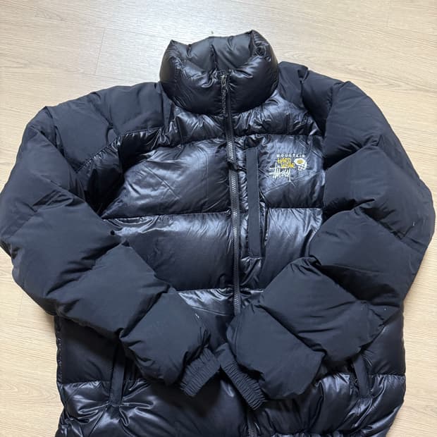 스투시x마운틴 하드웨어 다운 패딩 블랙m