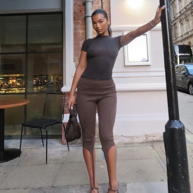 Jacquemus 자크뮈스 르 콜랑 알바 레깅스 브라운