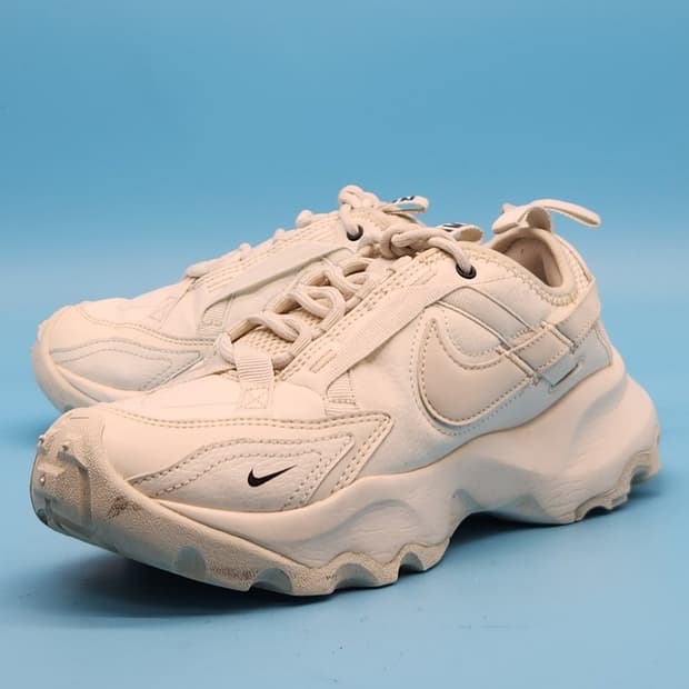 zz 나이키 tc7900 여성운동화235
