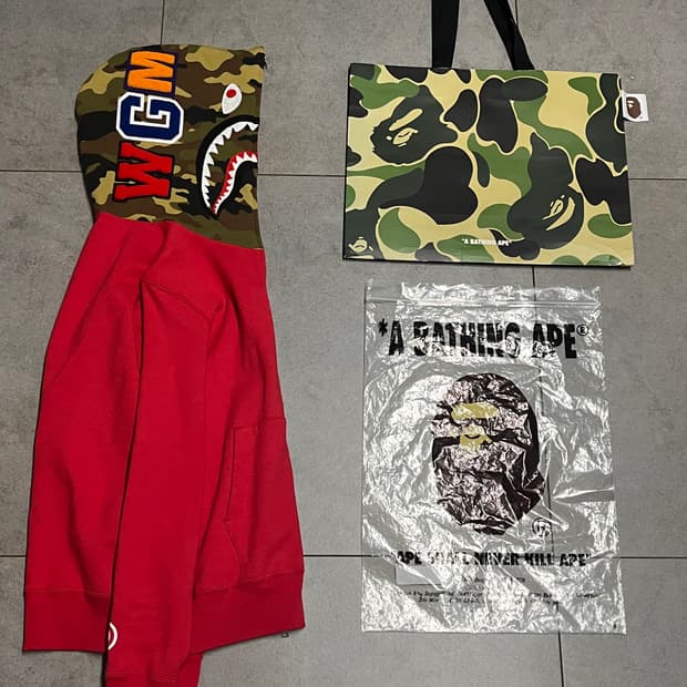 새상품급)베이프 레드 적계 샤크 후드집업 