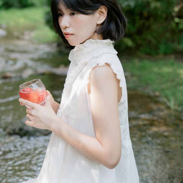 꽃봉오리 프릴 블라우스