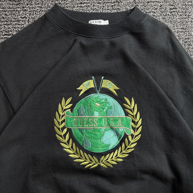 90s USA 게스 센터 자수 빅로고 크루넥 맨투맨 3733