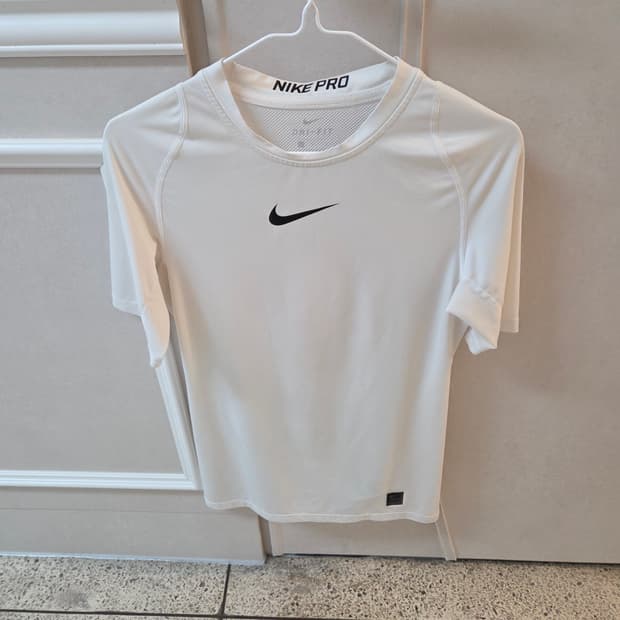 나이키 프로 기능성 티