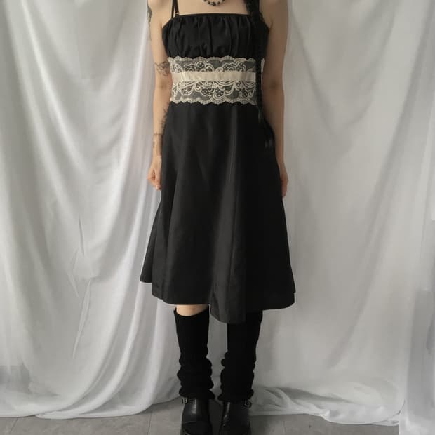 Lace point dress