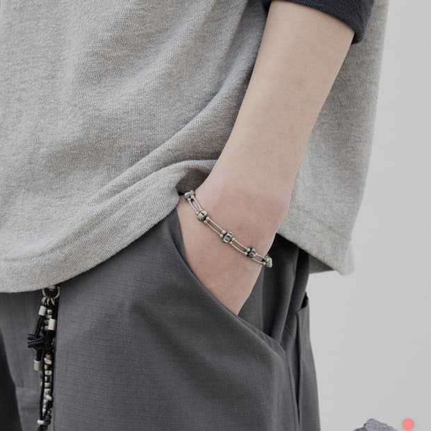 해칭룸 팔찌 Bone bracelet