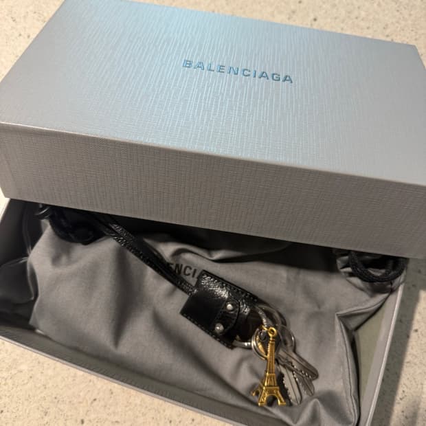 발렌시아가 르시티 참 에펠 키링