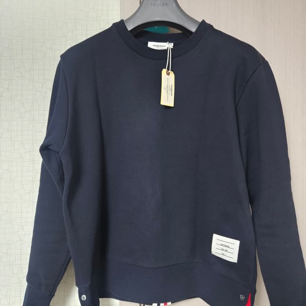 (새상품급) 톰브라운 네이비 백 삼선 맨투맨 3사이즈(105)