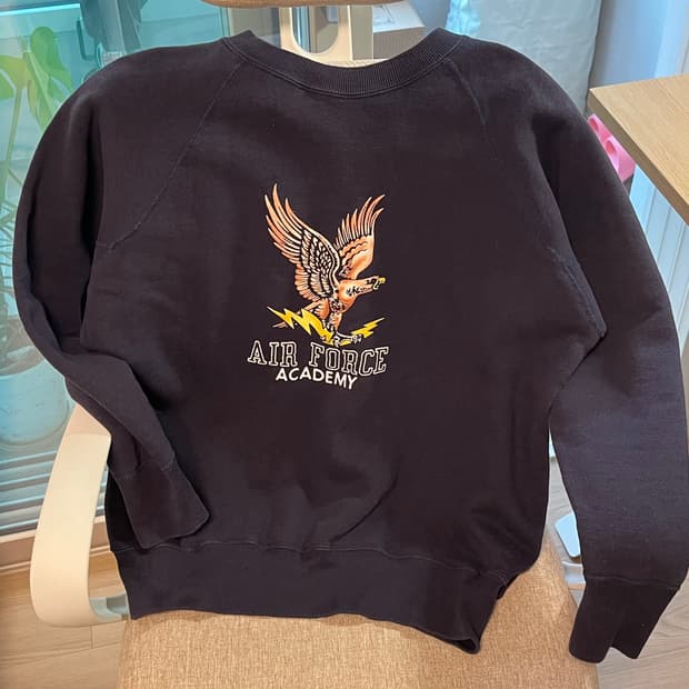 웨어하우스 에어포스 스웨트셔츠 42사이즈 판매합니다.
