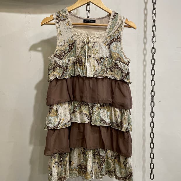 에스닉 패턴 리본 레이어드 브라운 슬리브리스