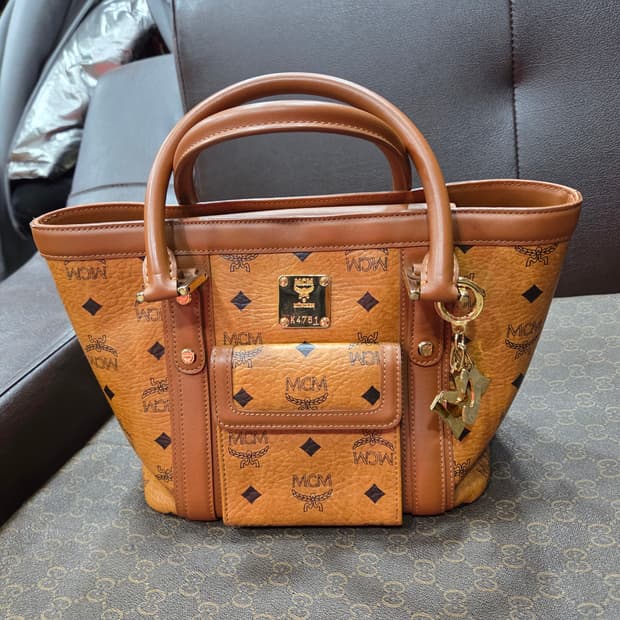 엠씨엠 비세토스 미듐 토트백