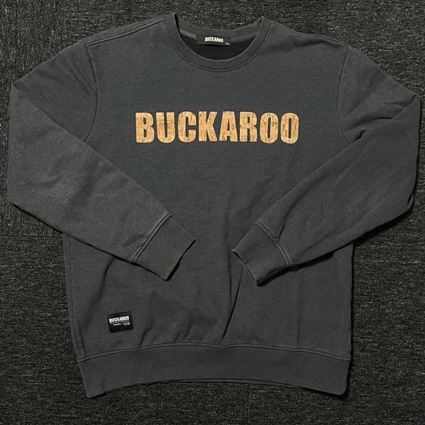 Buckaroo 우드패치 맨투맨