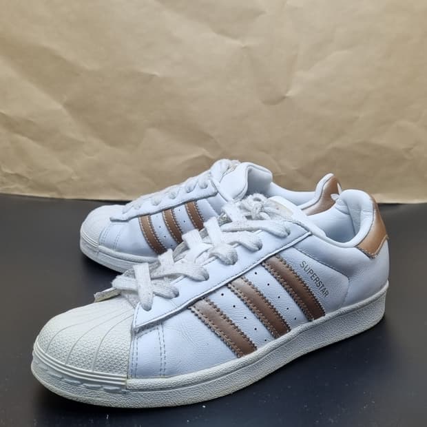 아디다스 슈퍼스타 메탈릭 스니커즈 230