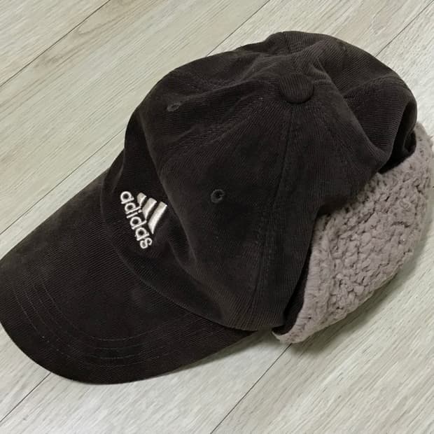 아디다스 뽀글이 코듀로이 모자
