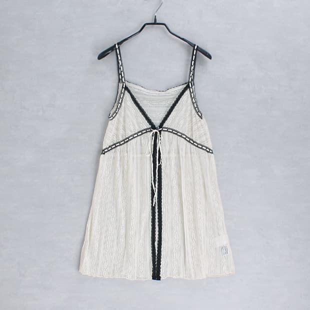 THE EMPORIUM _ eyelet lace cami slip top