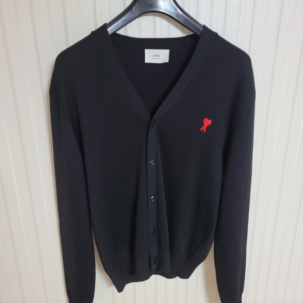 L 아미 블랙 스몰 하트자수 울 가디건 BFHK305 001