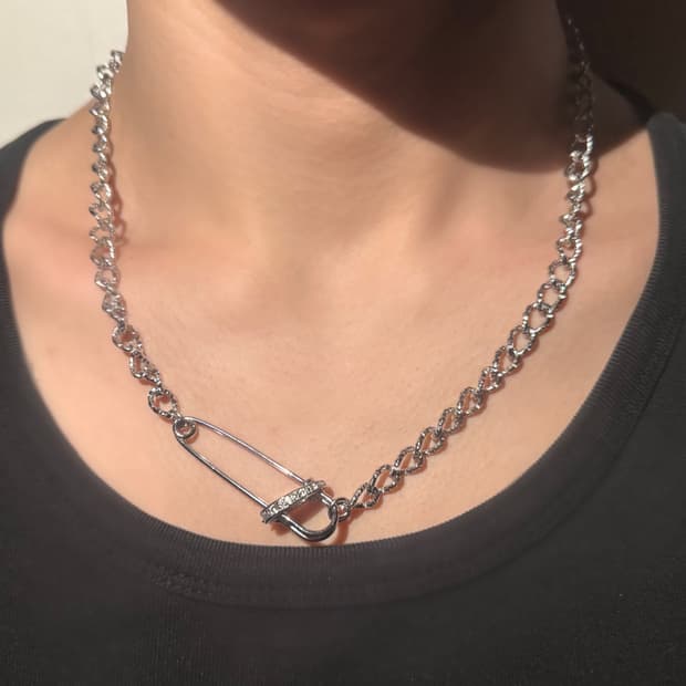 Safety pin necklace 목걸이