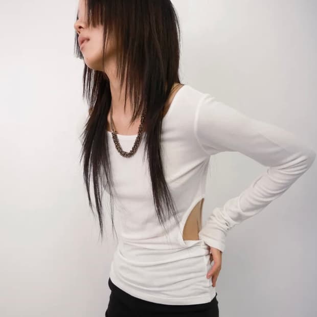 루즈슬립오버 컷아웃 롱 슬리브 티