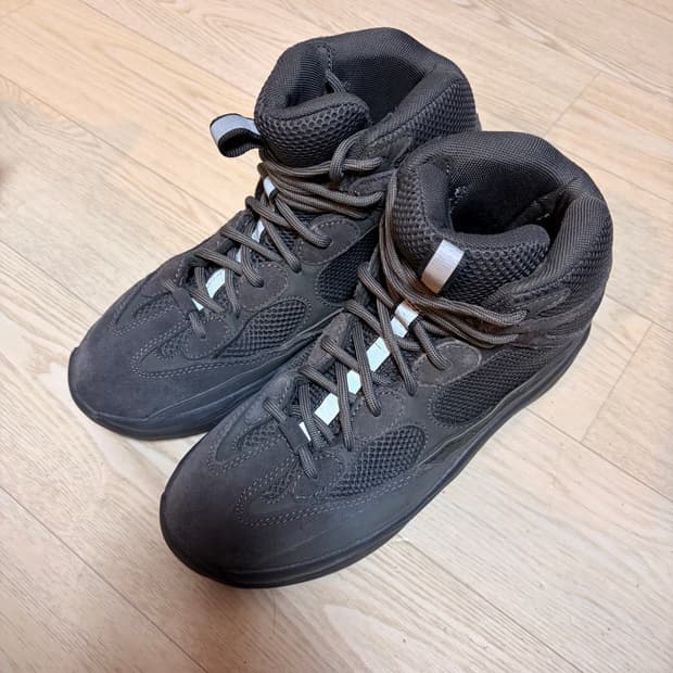 Yeezy 시즌6 데저트 부츠