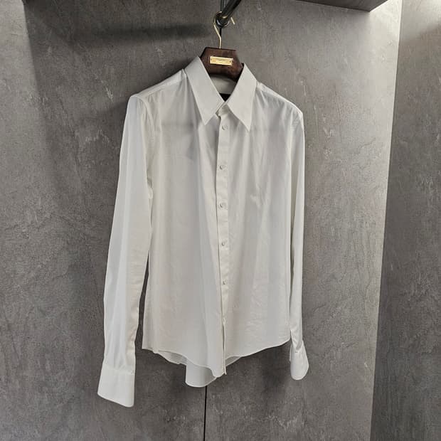 루이비통 테일러드 LV 자수로고 셔츠