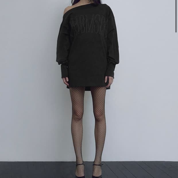 구해요 ) 보헤미안서울 언발란스 숄더 티 블랙