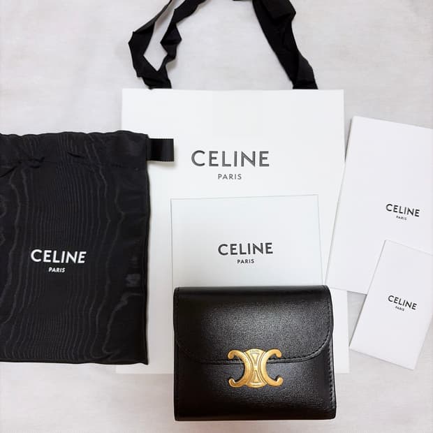 정품) 셀린느 트리옹프 플랩 지갑