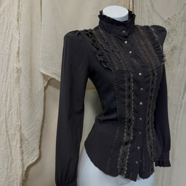 Ozz on Lace Detail Shirt