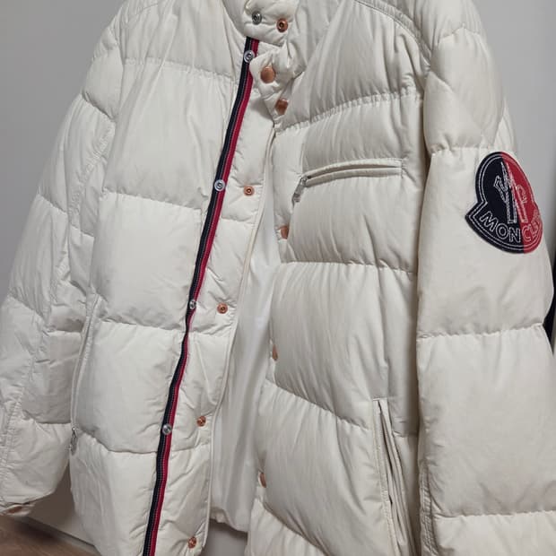 몽클레어 지니어스 1952 비어드모어 패딩