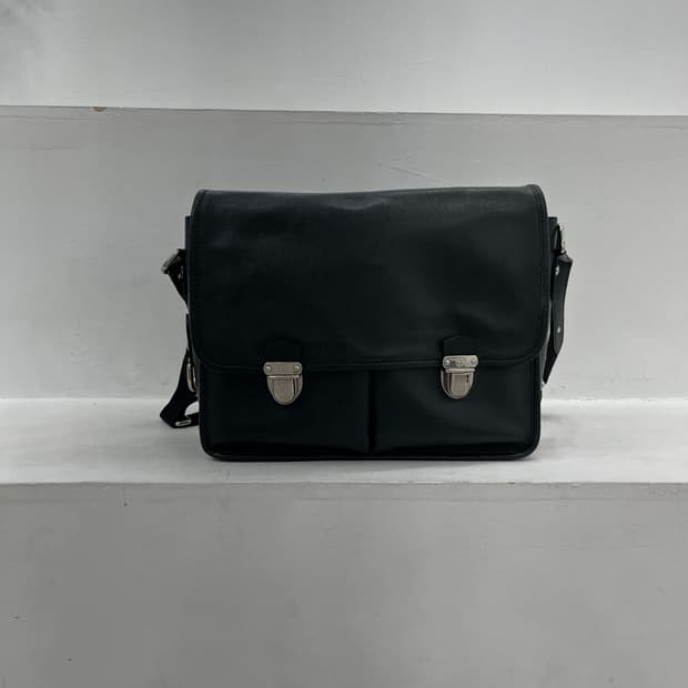 루이비통 타이가 알렉세이 크로스백 블랙