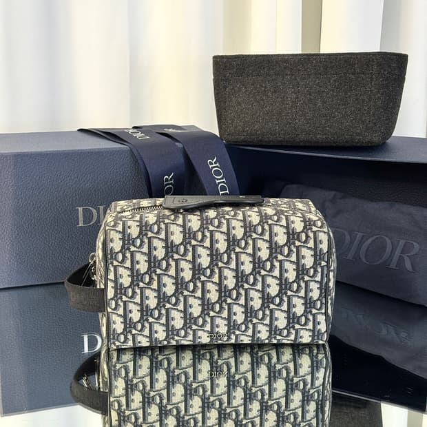 (신형)디올 오블리크 링고 토일레트리 클러치백 돕키트
