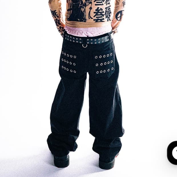 비엑세스 Eyelet Button Black Jeans