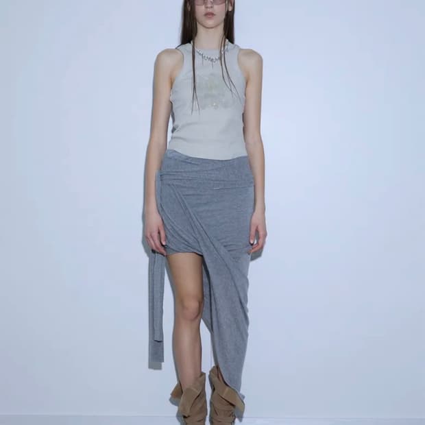 더포르타 애시메트리컬 드레이프 스커트 그레이 언발란스트임미디치마롱스트랩회
