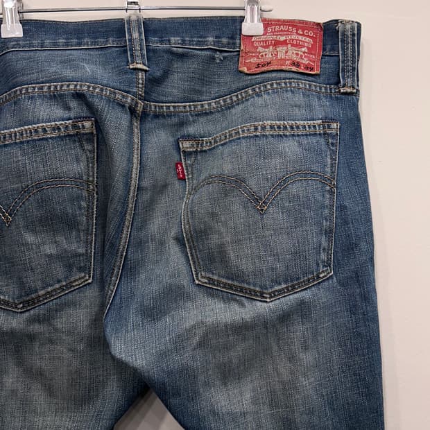 리바이스 504 레귤러 스트레이트핏 중청 데님팬츠