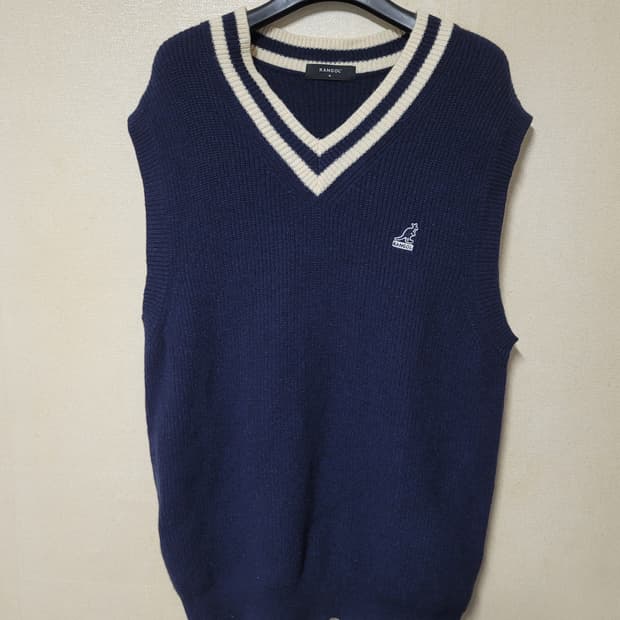 캉골 브이넥 니트 베스트