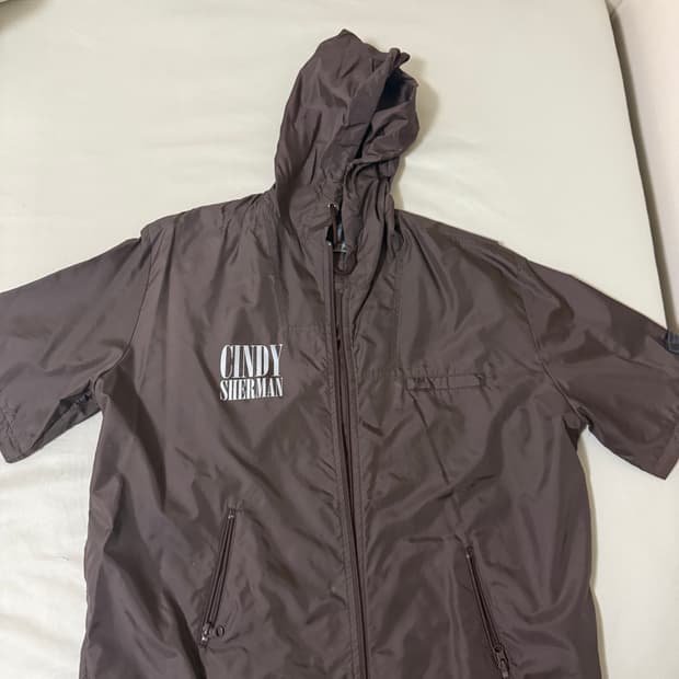 언더커버 신디셔먼 바람막이