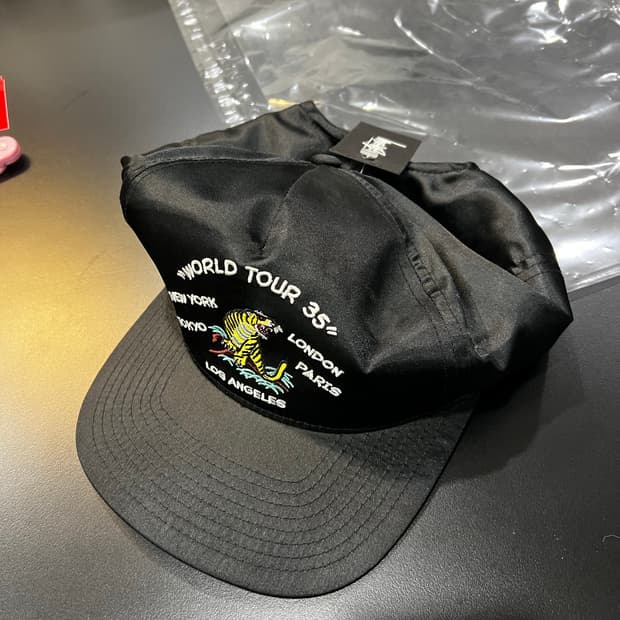 스투시 월드투어 35주년 사틴 캡