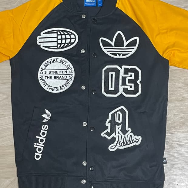 아디다스 빅로고 점퍼