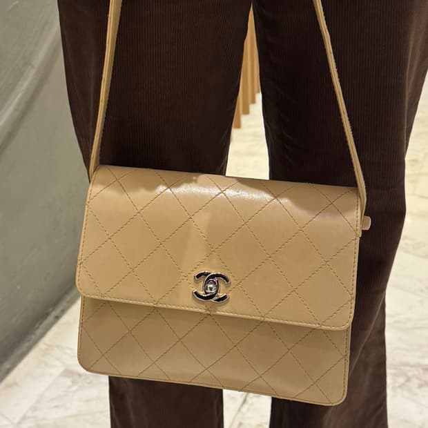 샤넬 클래식 베이지 숄더백 (샤넬 턴락빈티지 숄더백)