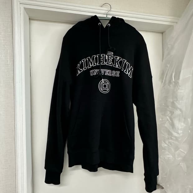 김해김 유니버스 후드티