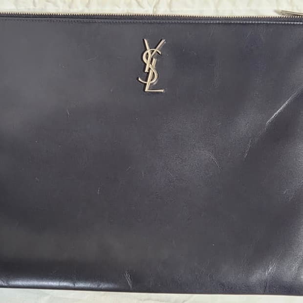 [정품] 입생로랑 모노그램 클러치백 라지 다크네이비