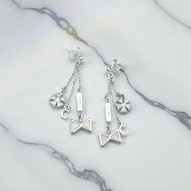 끌로에 리본 플라워 드롭 귀걸이