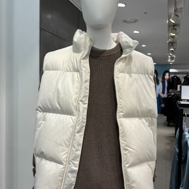 캘빈클라인 글로시 다운 패딩조끼 화이트